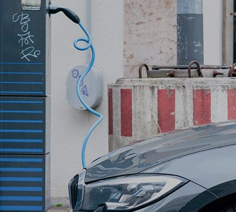 How to charge an electric car?